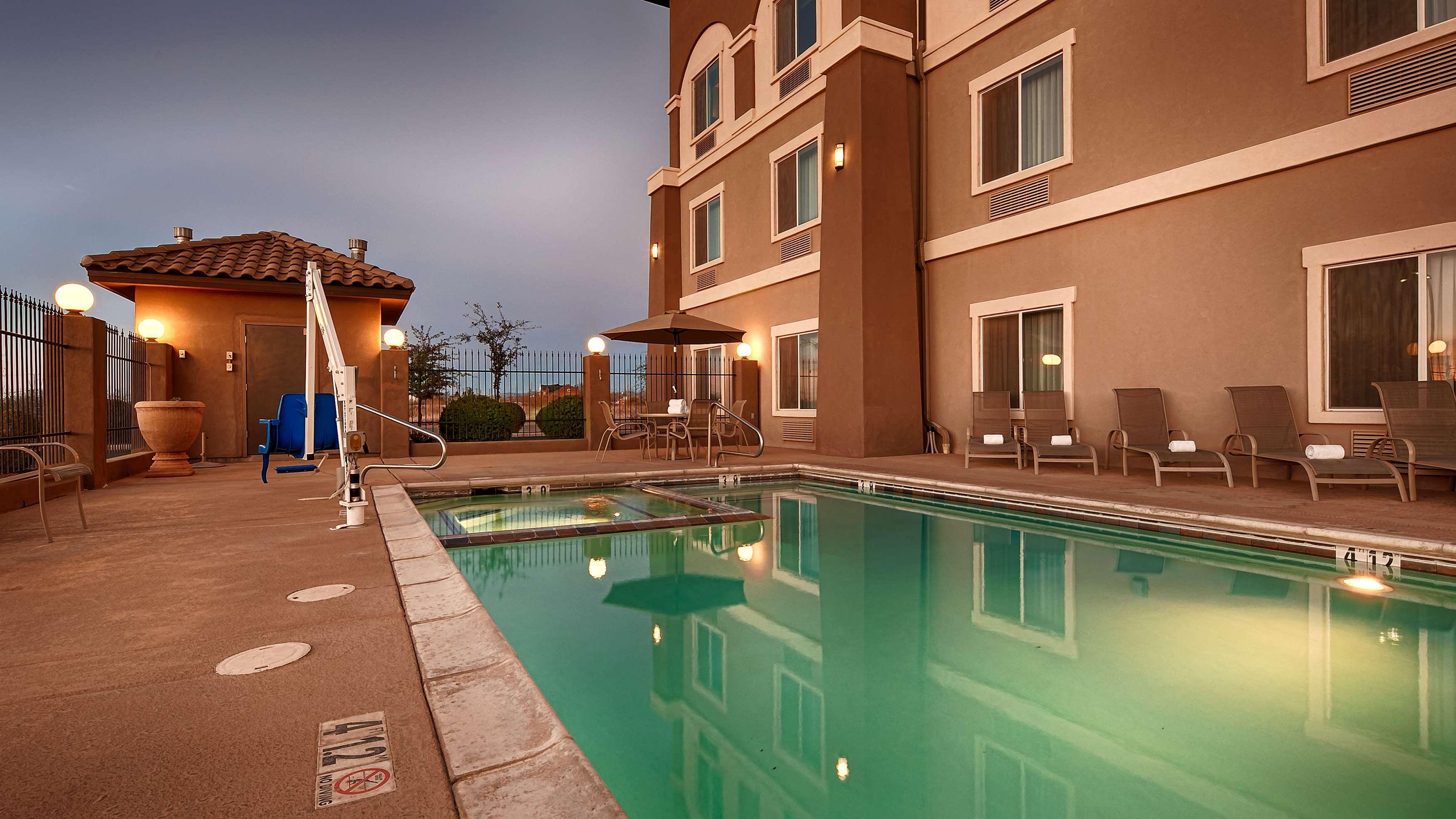 Best Western Douglas Inn & Suites Bagian luar foto