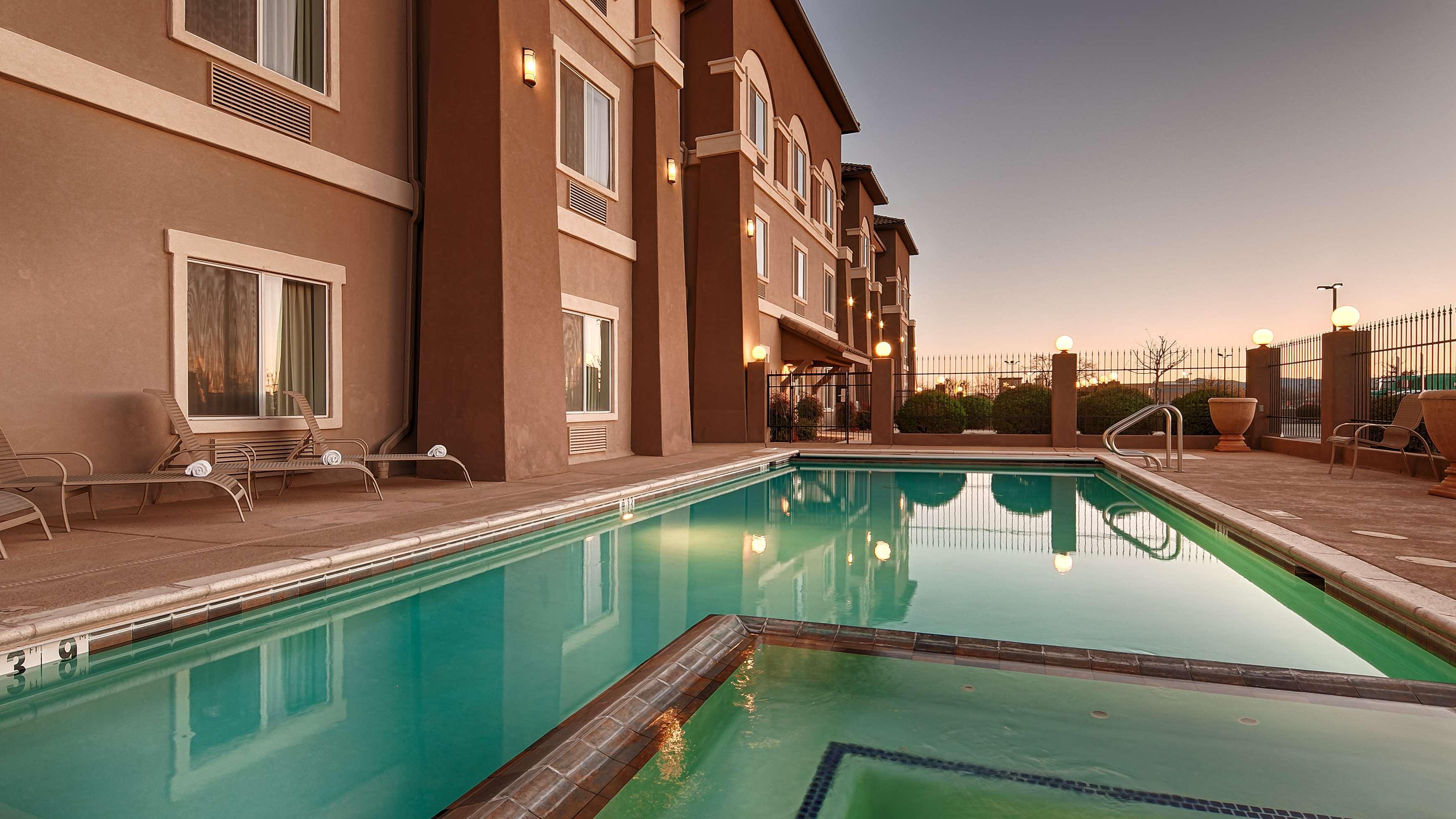 Best Western Douglas Inn & Suites Bagian luar foto