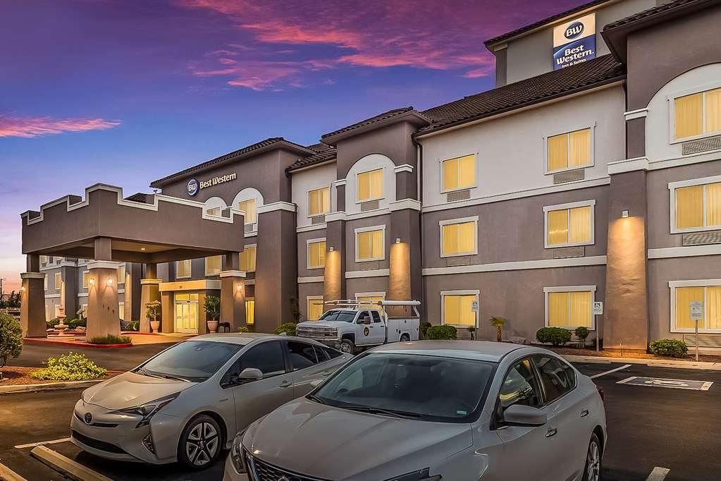 Best Western Douglas Inn & Suites Bagian luar foto