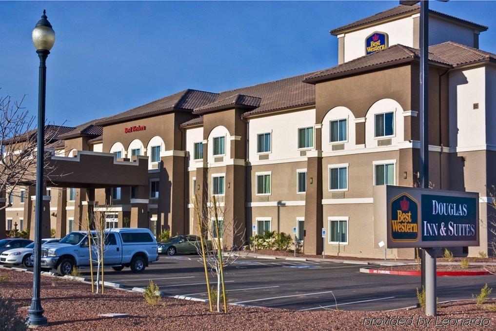 Best Western Douglas Inn & Suites Bagian luar foto