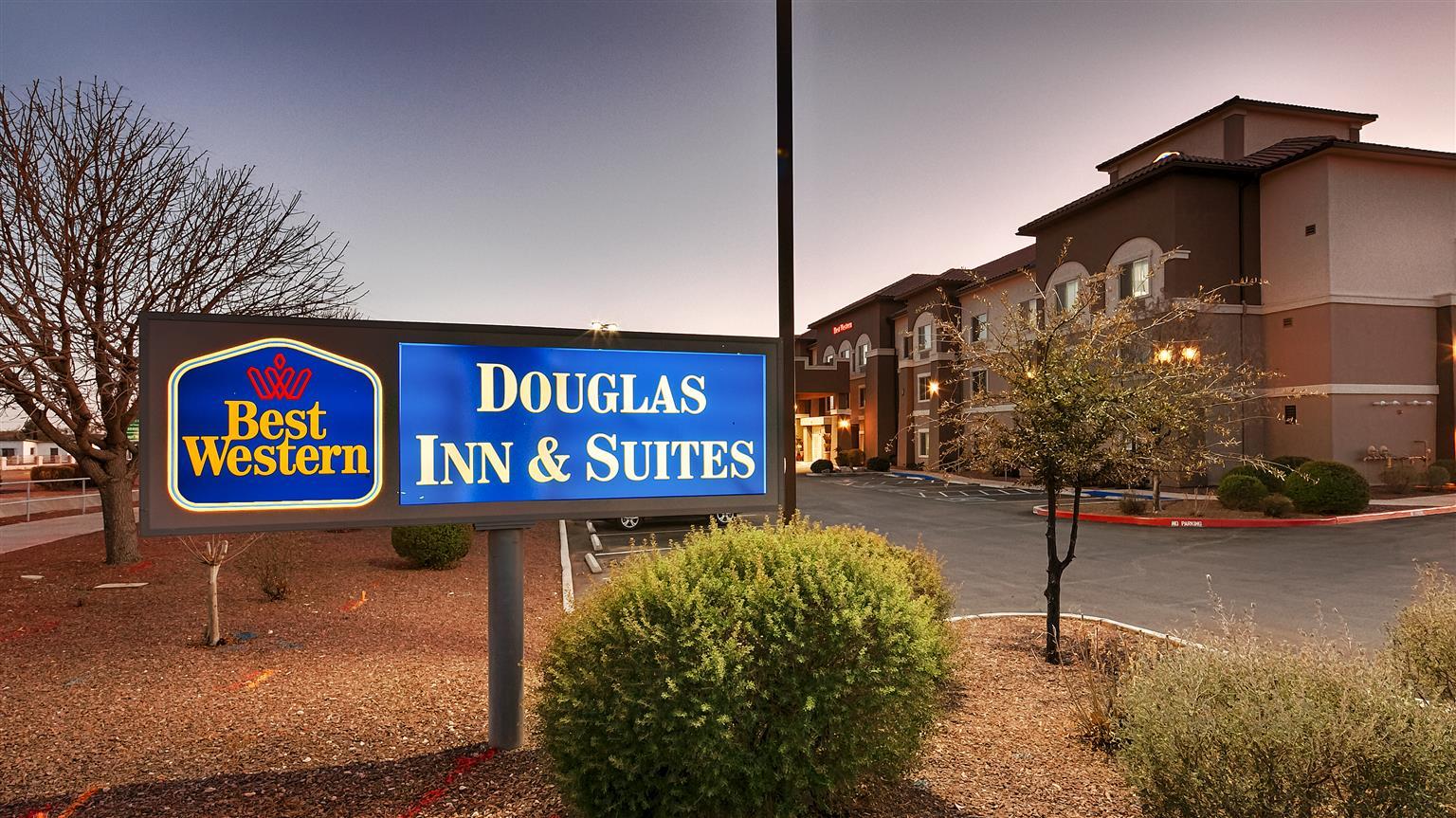 Best Western Douglas Inn & Suites Bagian luar foto