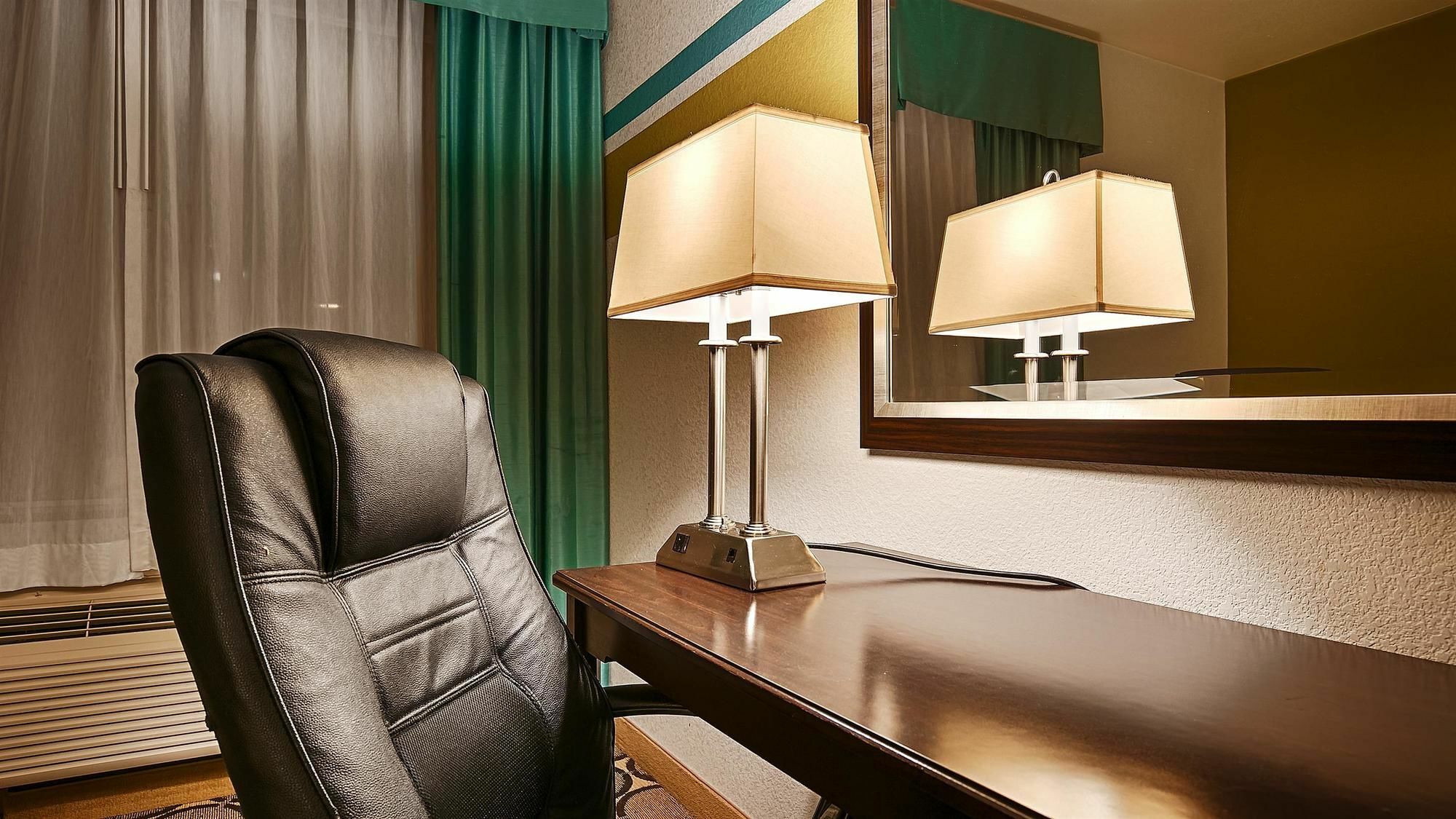 Best Western Douglas Inn & Suites Bagian luar foto
